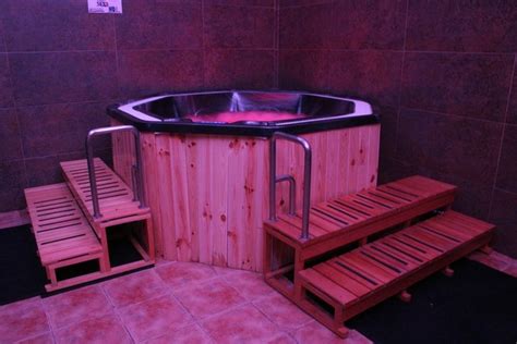 nudismo gay madrid|Discover the Best Gay Saunas in Madrid